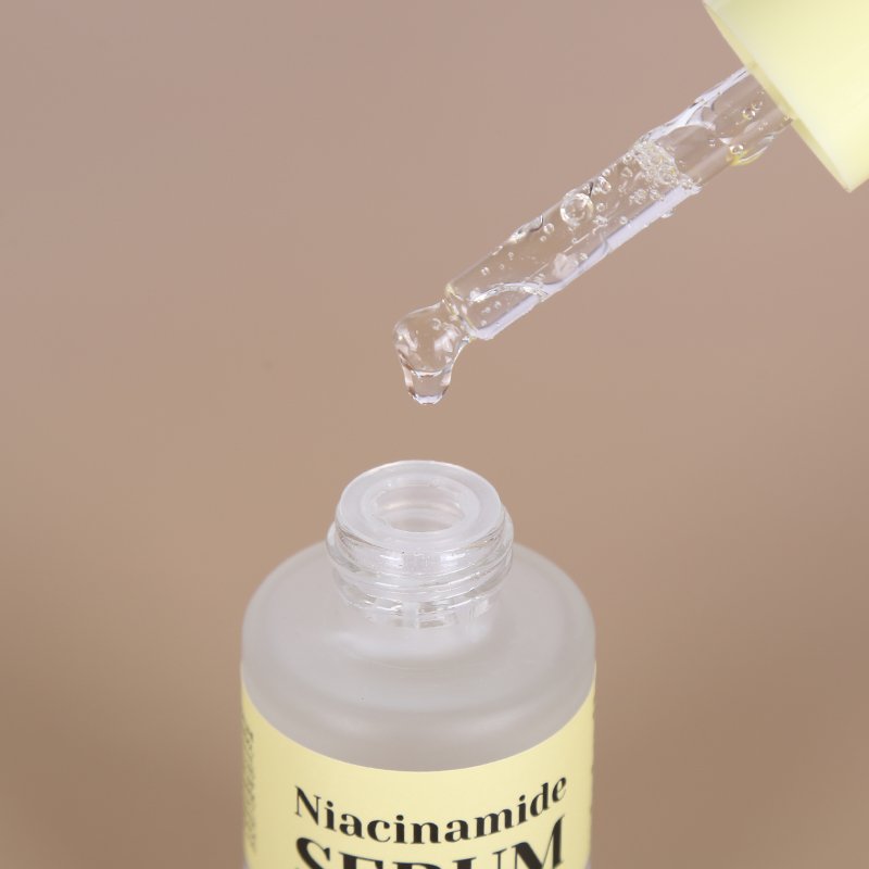 Sérum visage éclaircissant et liftant à la niacinamide et à la centella - 6